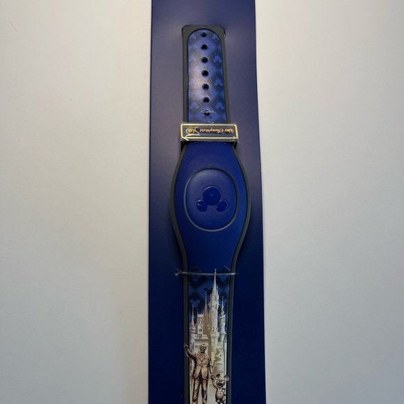 Disney’s 50th Anniversary Limited Edition Park Exclusive MagicBand - Picture 2 of 4